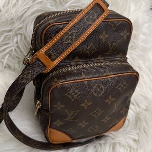 Vintage Louis Vuitton Amozone Crossbody/Shoulder Bag 
Original Shoulder Strap.